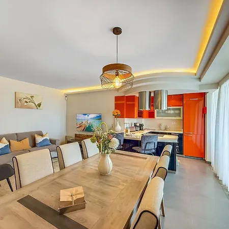 Calm Stunning Beachfront Wsea Views